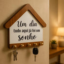 Porta-Chaves Casinha “Tudo Já Foi Um Sonho” – Organize com Significado